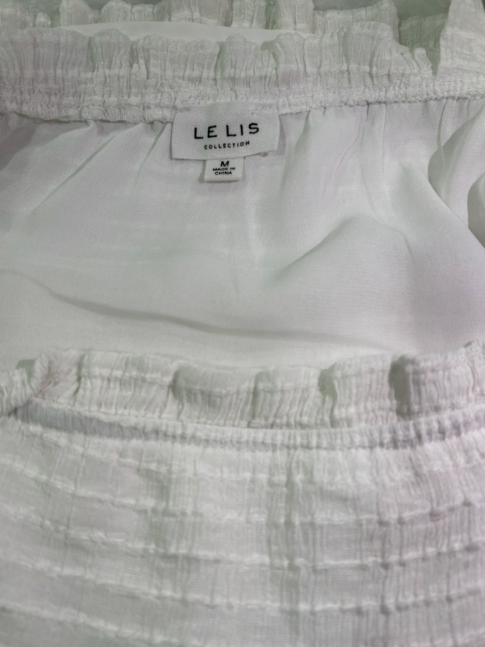 LE LIS Collection - White Ruffled Top with Shoulder Ties, Tiered, Lined, Size M - Picture 6 of 6